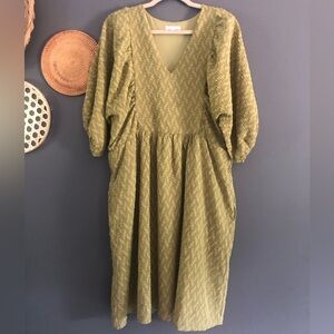 Ophelia Roe beautiful dress